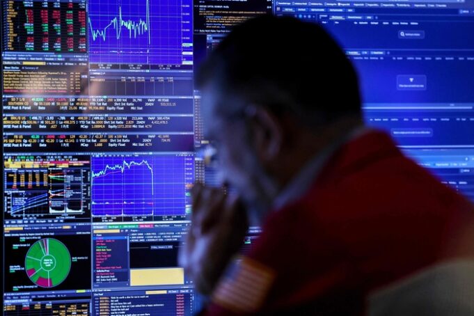 AI Revolution Sparks Massive Data Leaks Traders on the New York Stock Exchange are keen on their work. The text of the article and the photo are irrelevant. AFP Yonhap News Agency