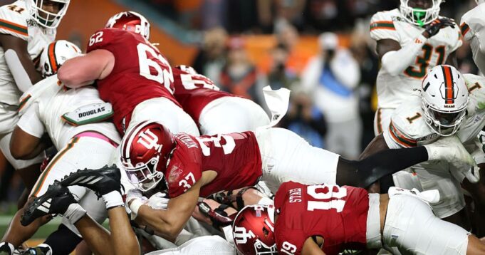CFP Chaos: Miami Trails Indiana 10-0 Miami vs. Indiana CFP national championship score, live updates: Canes hit upright on FG attempt, trail Hoosiers 10-0 at half