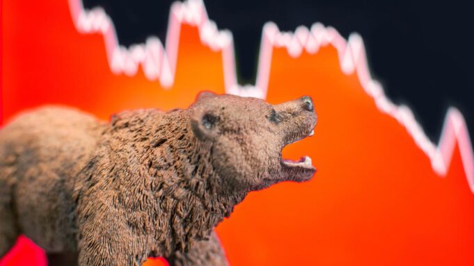 Sensex Plunges 1% on Foreign Fund Exodus Sensex, Nifty tumble nearly 1% on foreign fund outflows, trade-related concerns