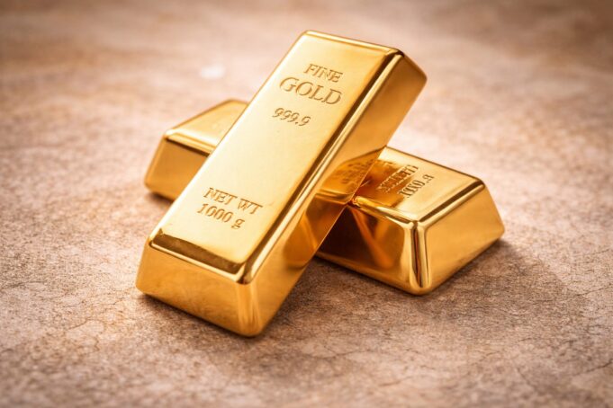 Stocks Plummet as Big Tech Earnings Near Record Gold High Fed week starts: U.S. stock futures dip as Big Tech earnings loom and gold hits new record