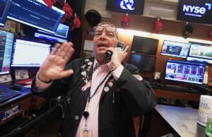 Stocks Plunge 500 Points Amid Trump Tariff Fears Dow, S&P 500, Nasdaq futures sink as Trump tariff threats and bond sell-off rattle nerves