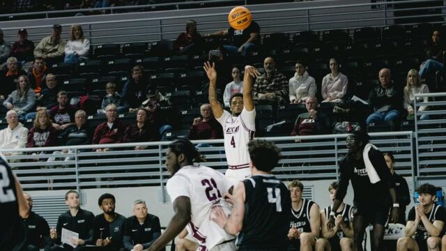 Colonels Pull Away Late To Win Second Straight