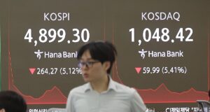 Tech Stocks Rebound 2026 Seoul stocks narrow losses late Fri. morning amid tech slide